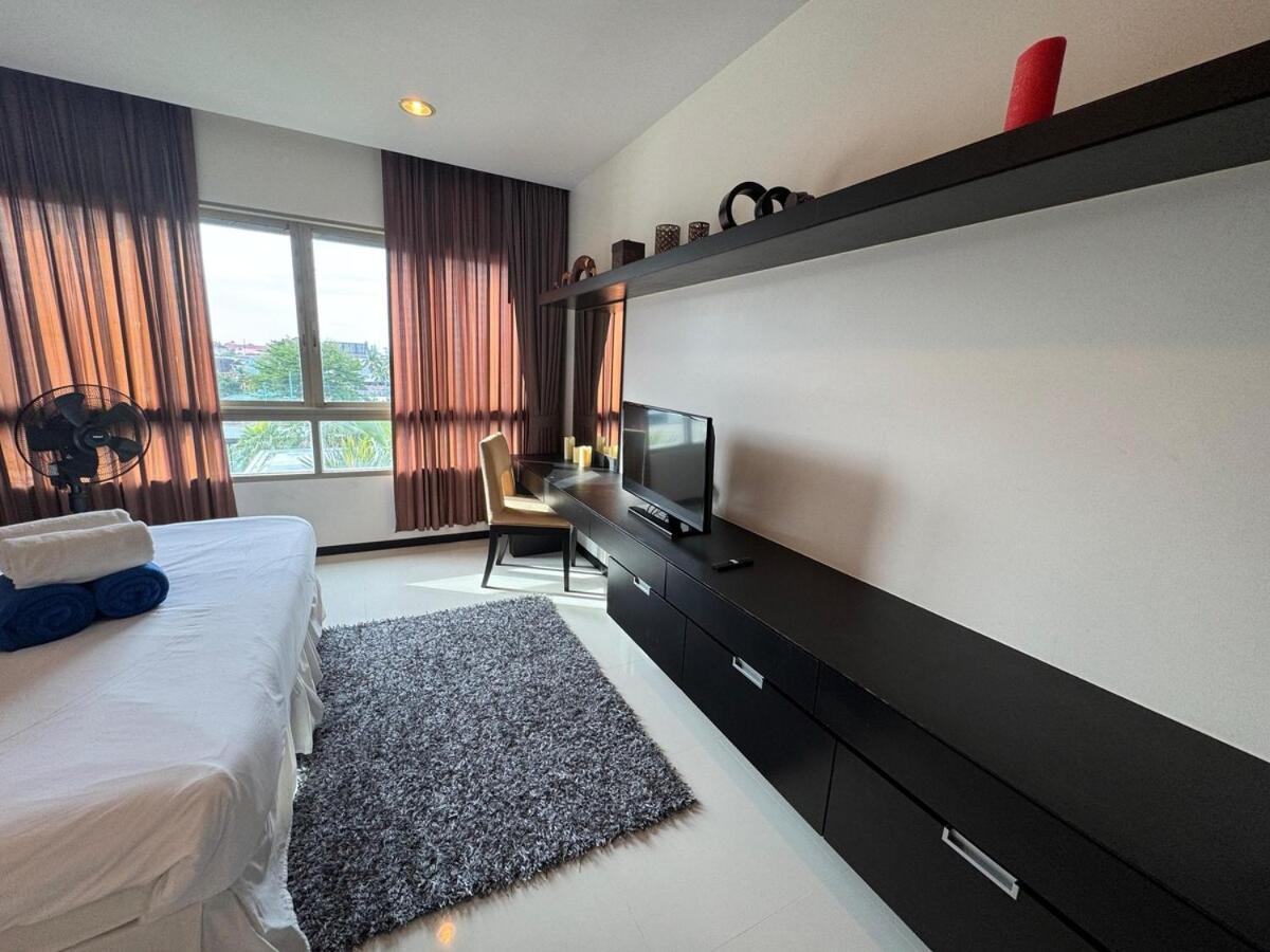 Modern 2-Bedroom Condo In Kamala Near The Beach Praia de Kamala Exterior foto